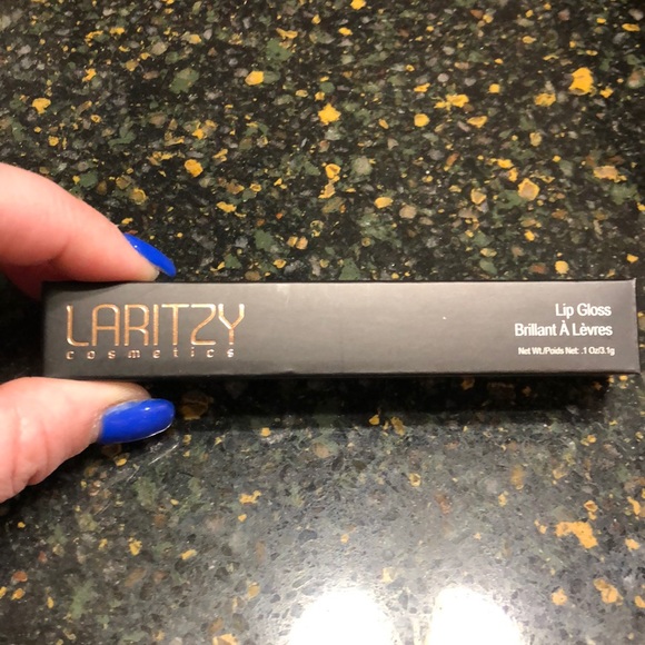 Laritzy Lip Gloss-Curve New in Box - Picture 4 of 4